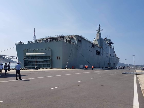 Australian royal navy ships conduct goodwill visit to Vietnam ảnh 3