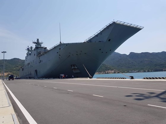 Australian royal navy ships conduct goodwill visit to Vietnam ảnh 4