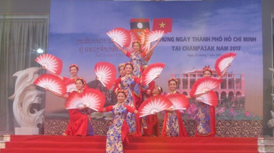 City delegation visits Laos ảnh 2