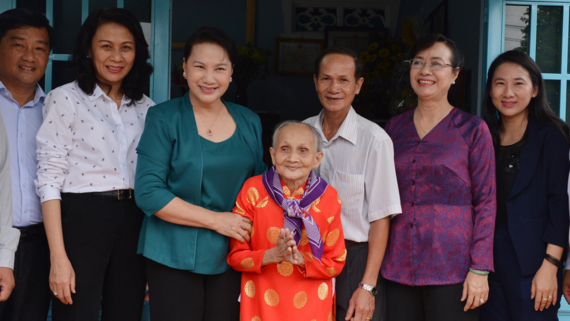 City leaders visit Ben Duoc Memorial Temple ảnh 2