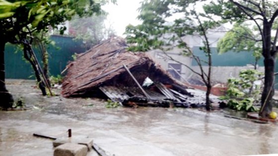 Typhoon Doksuri makes landfall in central provinces ảnh 10