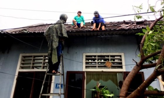Typhoon Doksuri makes landfall in central provinces ảnh 3