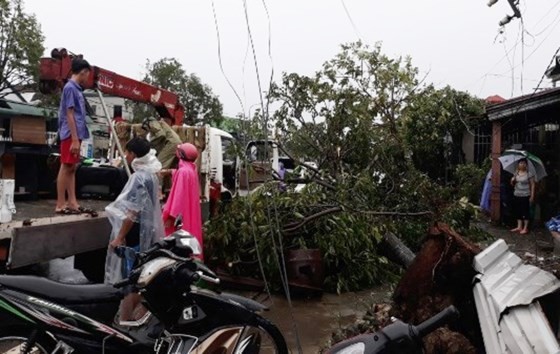 Typhoon Doksuri makes landfall in central provinces ảnh 8