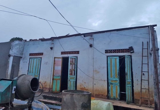 Cyclone sweeps through Lam Dong ảnh 1
