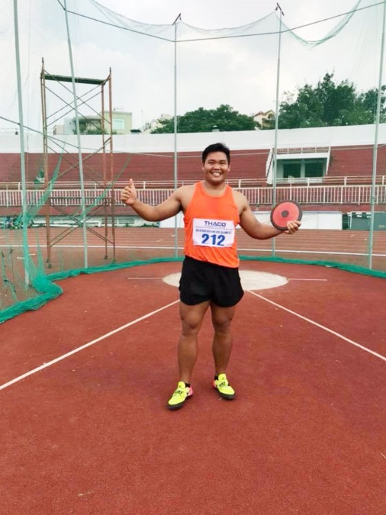 HCMC team breaks 4x200 m relay record at National Track & Field Championships ảnh 1