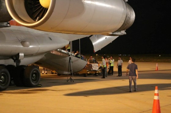 Russia’s aircraft carrying humanitarian cargoes arrives in Cam Ranh ảnh 4
