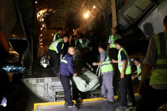 Russia’s aircraft carrying humanitarian cargoes arrives in Cam Ranh ảnh 5