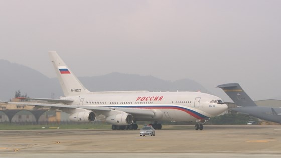Russian President V. Putin arrives in Da Nang ảnh 4
