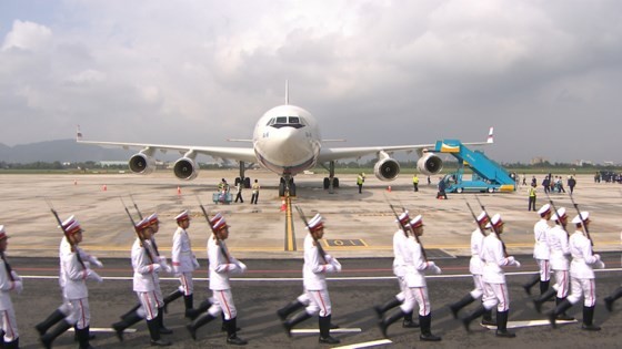 Russian President V. Putin arrives in Da Nang ảnh 2
