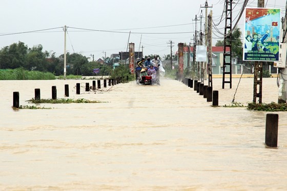 Nearly 29,000 houses moved due to huge flooding ảnh 1
