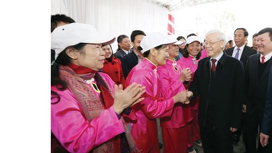 Party chief Nguyen Phu Trong visits Hung Yen province on occasion of New Year ảnh 2