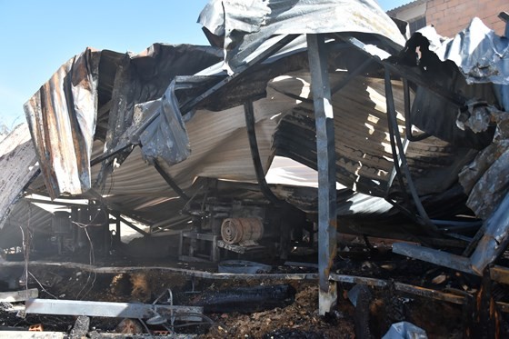 Fire destroys wood factory in Lam Dong ảnh 1