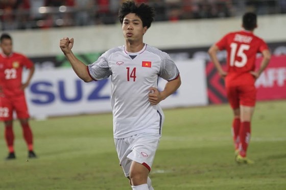 VN defeats Laos 3-0 at 2018 AFF Suzuki Cup ảnh 1
