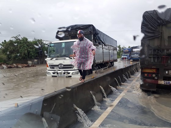 Deadly flooding downpour hits Nha Trang ảnh 1