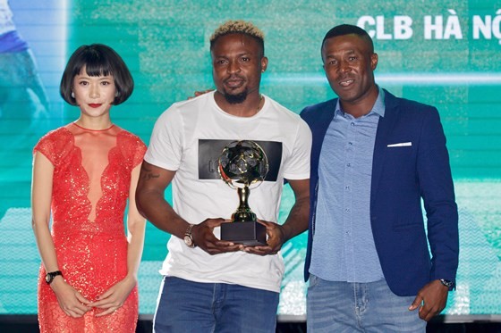 Nguyen Quang Hai wins 2018 Golden Ball Awards as expectation ảnh 11