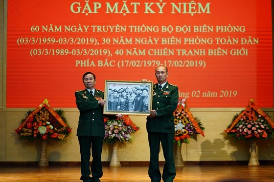 Hundreds of veterans commemorate martyrs in Po Hen Border Post ảnh 1