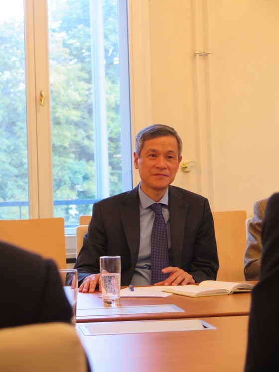 HCMC law makers visit Vietnam Embassy in Germany ảnh 2