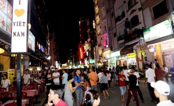 HCMC officially opens Bui Vien walking street ảnh 4