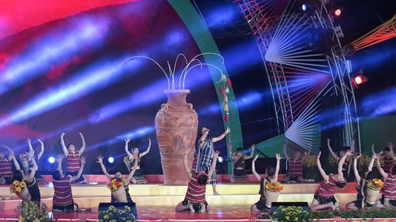 Dat Lat Flower Festival opens ảnh 2