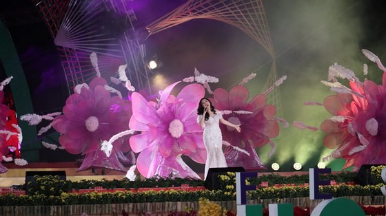 Dat Lat Flower Festival opens ảnh 4