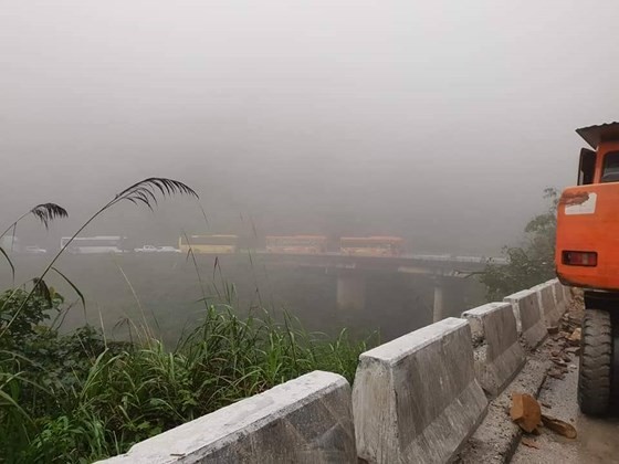Landslide blocks approach road to international border gate in Ha Tinh ảnh 7