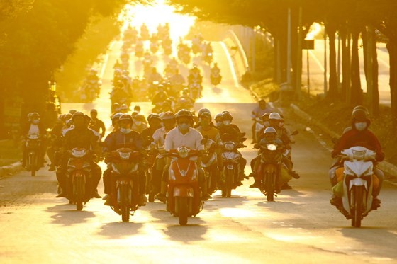 Severe traffic snarl occurs with streams of holidaymakers return to HCMC ảnh 14