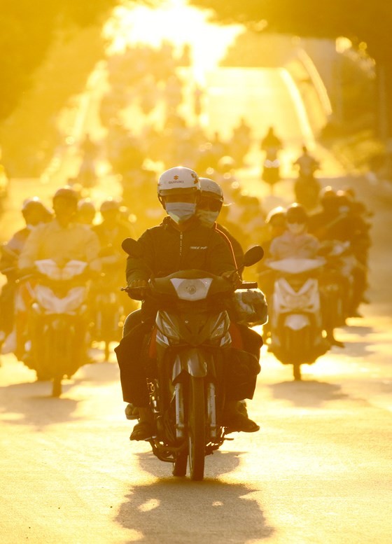 Severe traffic snarl occurs with streams of holidaymakers return to HCMC ảnh 15