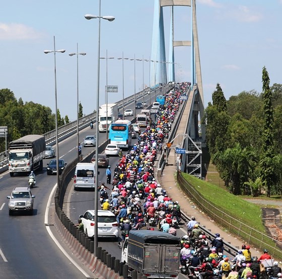 Severe traffic snarl occurs with streams of holidaymakers return to HCMC ảnh 18