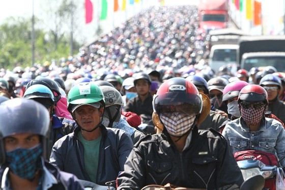 Severe traffic snarl occurs with streams of holidaymakers return to HCMC ảnh 3