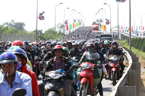 Severe traffic snarl occurs with streams of holidaymakers return to HCMC ảnh 4