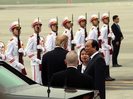 President Trump leaves Hanoi ảnh 1