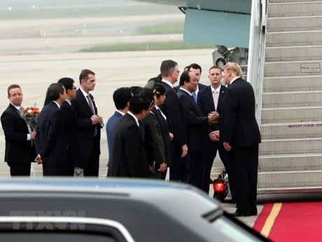 President Trump leaves Hanoi ảnh 2