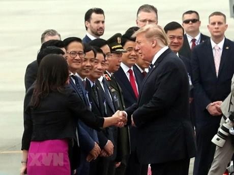 President Trump leaves Hanoi ảnh 3