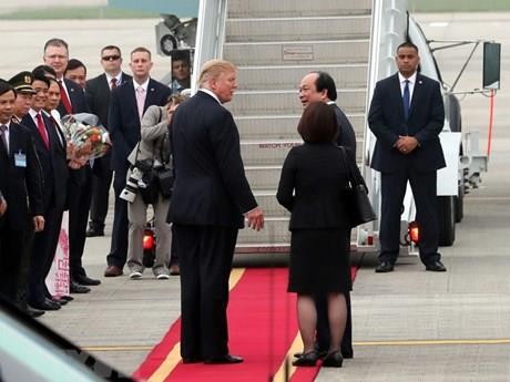President Trump leaves Hanoi ảnh 4