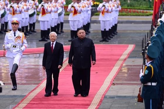 Top leader welcomes, holds talks with DPRK Chairman ảnh 4