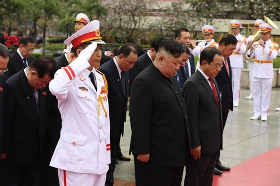DPRK Chairman Kim Jong-un leaves Hanoi ảnh 14