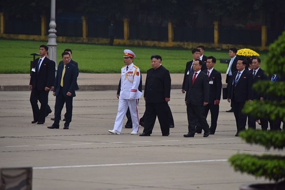 DPRK Chairman Kim Jong-un leaves Hanoi ảnh 3