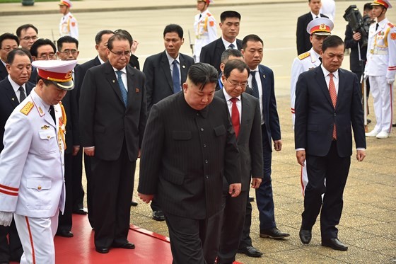 DPRK Chairman Kim Jong-un leaves Hanoi ảnh 8