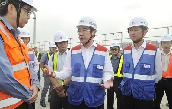 HCMC Party Chief inspects first metro line construction site ảnh 1