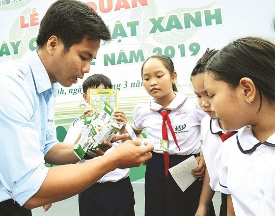 Young activists take action for community ảnh 4