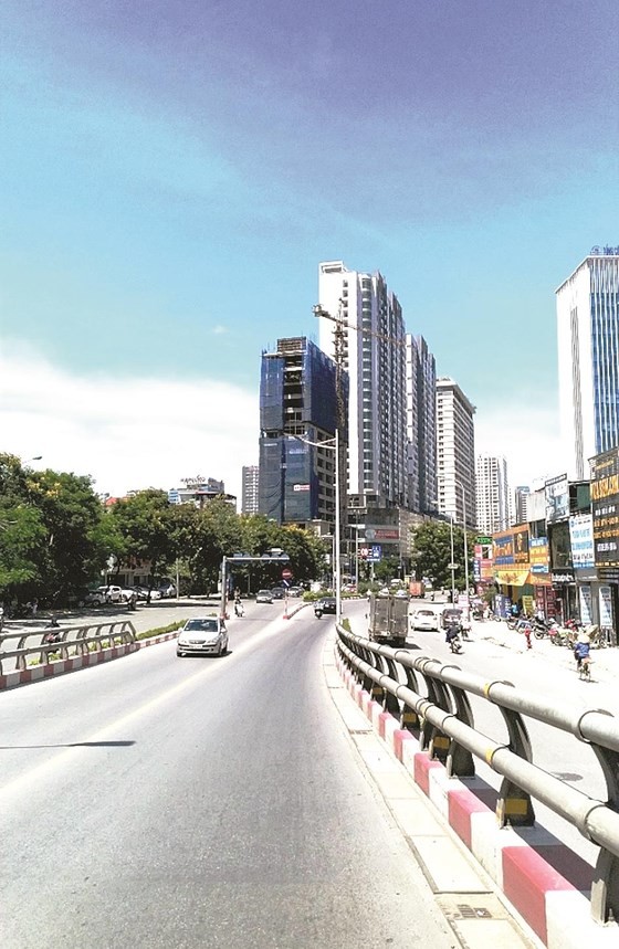 Central, Northern regions grilled under long-lasting heat wave ảnh 4