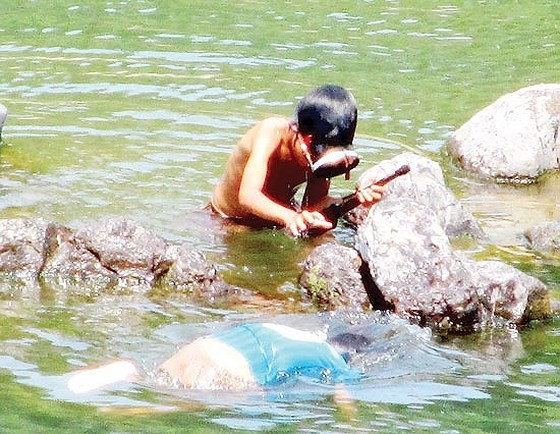 Summer days of children in countryside ảnh 2