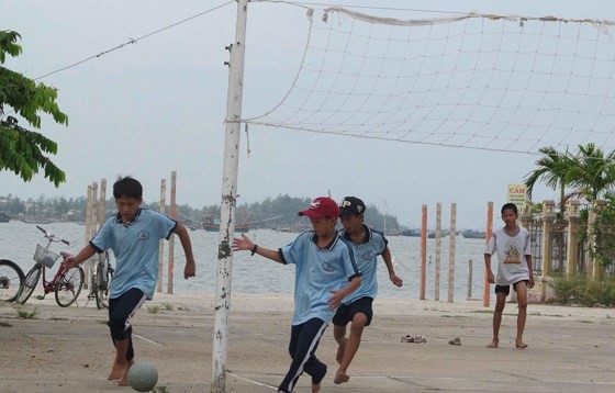 Summer days of children in countryside ảnh 5