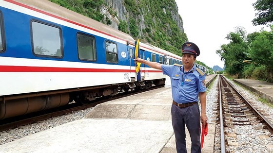 Vietnam railway runs outdated ảnh 2
