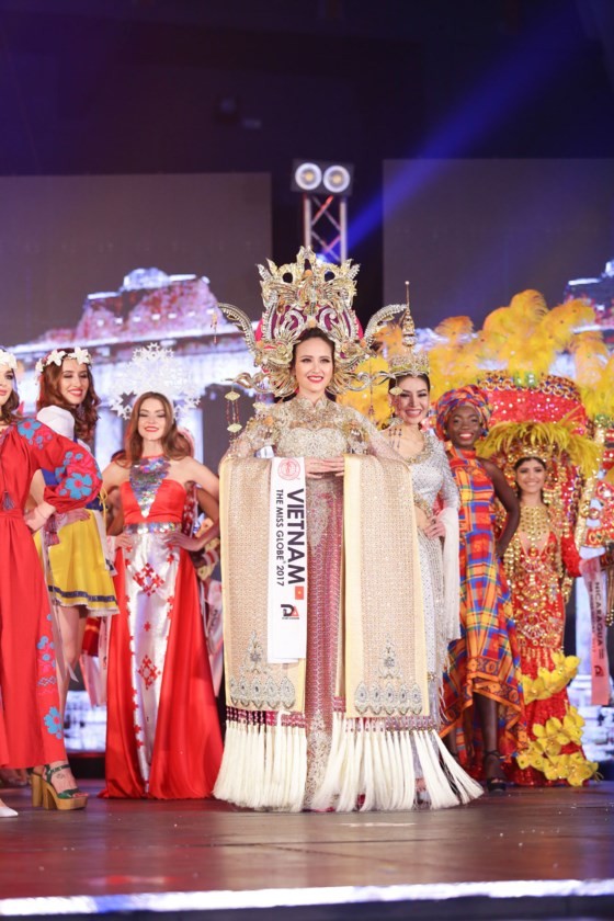 Khanh Ngan crowned at Miss Globe 2017 ảnh 1