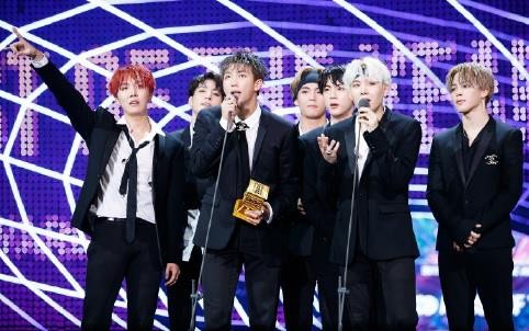 BTS wins Artist of the Year at MAMA for second year ảnh 1