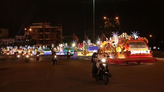 Carnival show 2018 lights up Danang ảnh 1