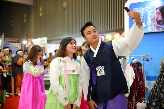 Korea lures over 290,000 Vietnamese tourists by first 8 months ảnh 1