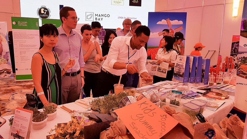 International Charity Bazaar 2018 attracts thousands of visitors ảnh 3