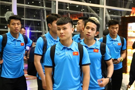 Vietnam's football team arrives in Kuala Lumpur for first leg-finals ảnh 3